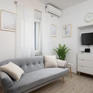 Apartment Elegant Next To Arena, Pula