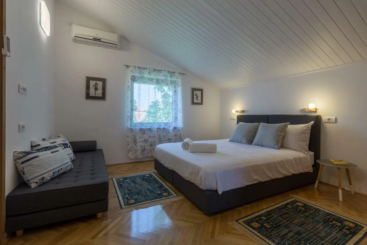 Apartment Lungera Pula 0*,